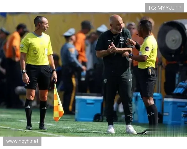 恩里克的逼抢策略在现代足球战术格局中的影响分析与趋势展望 恩里克的逼抢策略在现代足球战术格局中的影响分析与趋势展望