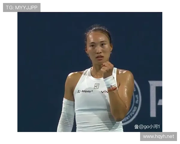 看郑钦文比赛跟明星约会似的，衣品和奢侈品都藏不住了！